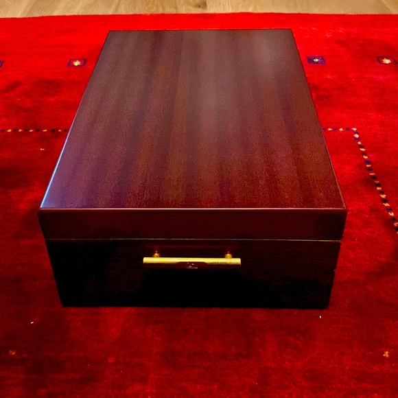 Beautiful Italian Poker Set in Mahogany Box - Picture 2 of 4